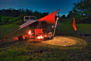 野営地でムササビウイングの夜